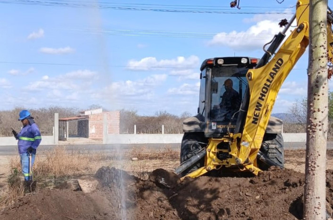 Operações de combate à perda de água encontram desvios de 140 mil litros de água por dia no interior de Alagoas