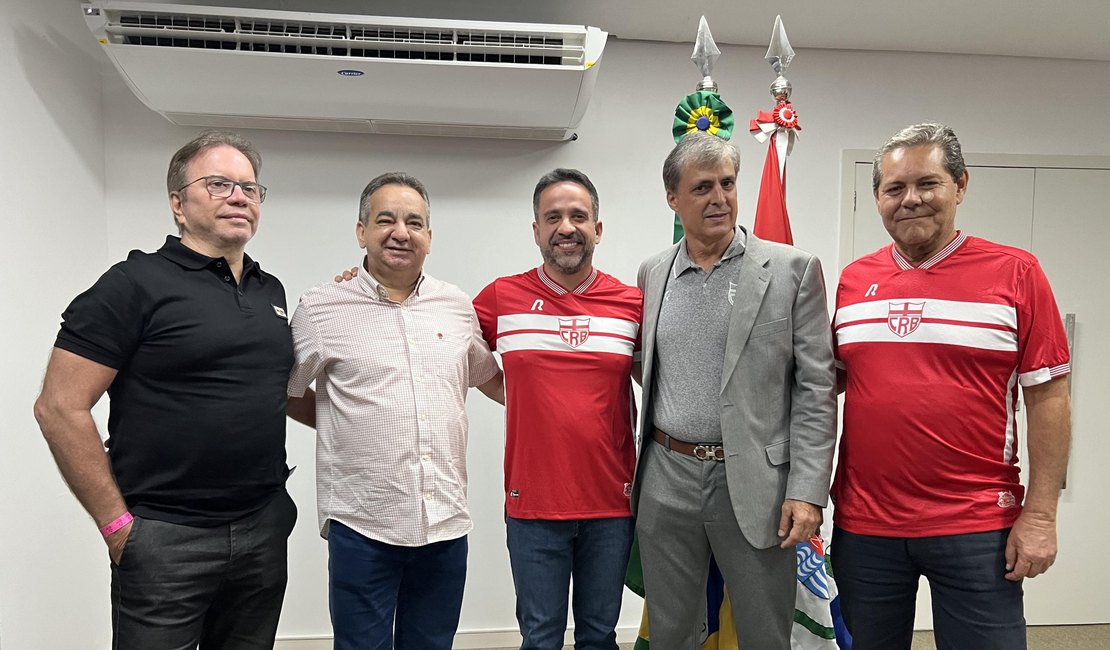 Governador anuncia quase R$ 6 milhões de aporte financeiro aos clubes de futebol de Alagoas