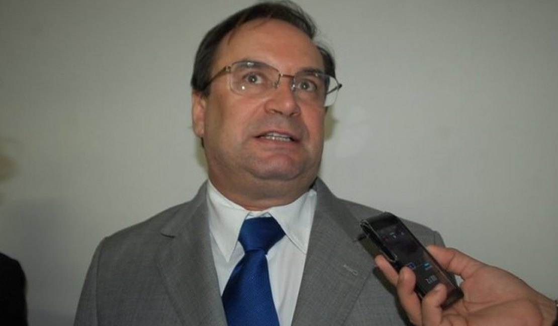 Luciano Barbosa conversa com vereadores sobre o desenvolvimento de Arapiraca