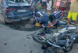 Motociclista fica em estado grave ao atingir traseira de carro em frente a padaria, em Arapiraca