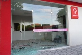 Assaltantes explodem caixa eletrônico do Bradesco em Canapí