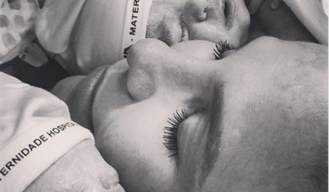 Marido de Ivete posta foto das gêmeas Helena e Marina