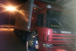 PRF prende dupla suspeita de praticar assaltos na BR 101
