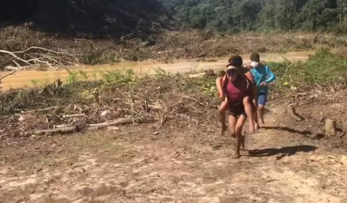 Indígena carrega por 2h irmã grávida picada por jararaca até socorro na Terra Yanomami