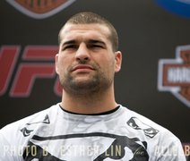 Maurício Shogun fica na mira de fuzil durante assalto no Rio