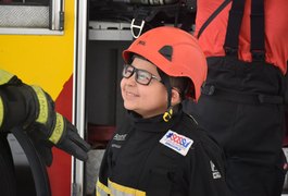 Menino que pode ficar cego realiza sonho de voar em helicóptero com os bombeiros de Alagoas
