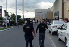 Seguranças barram 'rolezinho' em shopping de Maceió