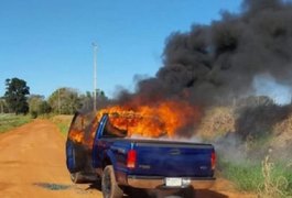 Corpo é encontrado carbonizado em veículo em chamas perto da fronteira do Brasil com o Paraguai