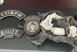 Mulher é presa após tentar se desfazer de bolsa com drogas ao avistar viatura da PM, em Penedo