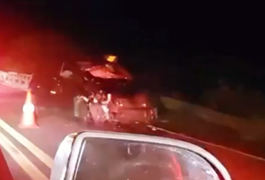 Duas pessoas são socorridas após colisão entre carro e moto em Delmiro Gouveia