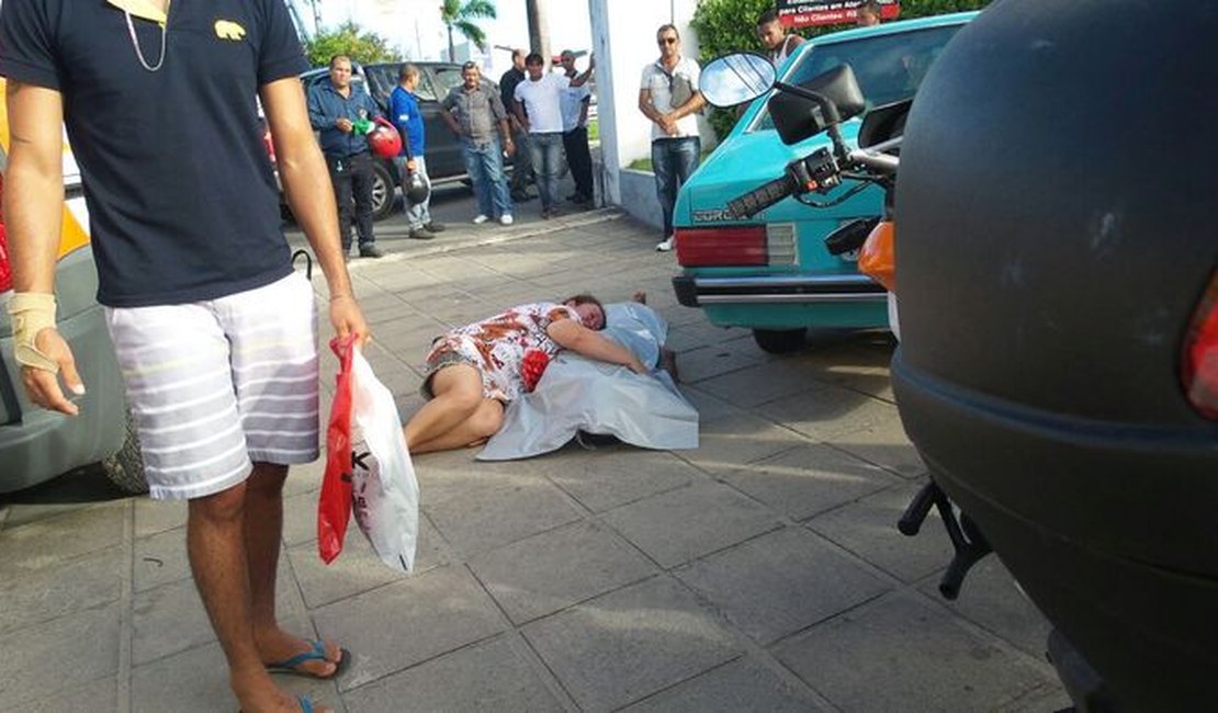 Homem morre na Avenida Fernandes Lima, em Maceió, e esposa se desespera