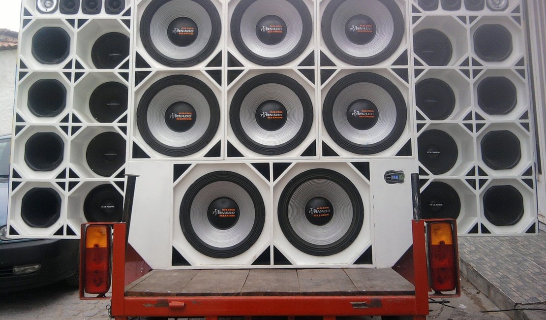 Paredões de som incomodam vizinhos e homens são levados à delegacia