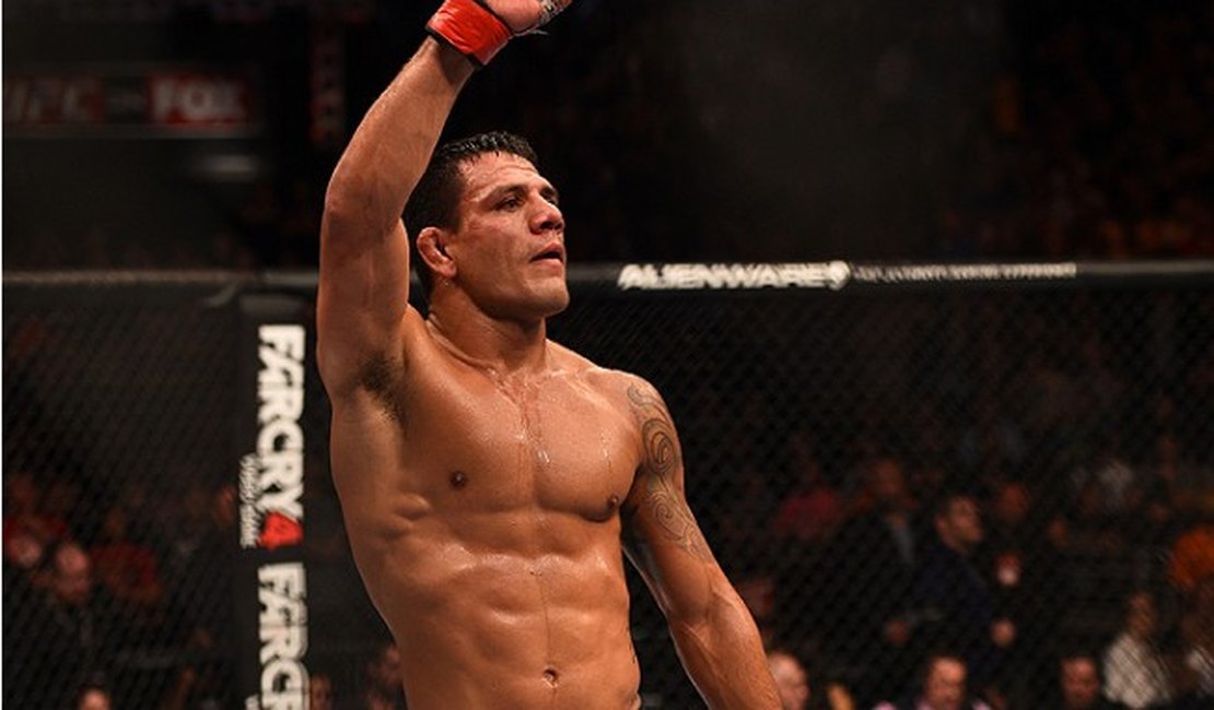 Rafael dos Anjos choca o mundo, bate Pettis e conquista cinturão dos leves