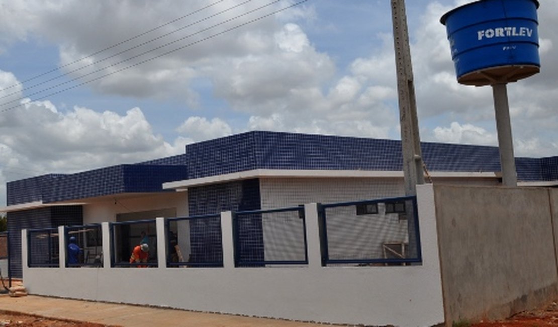 Homens armados invadem posto de saúde do Carrasco e roubam veículo e pertences