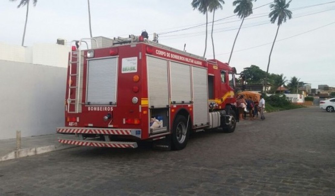 Homem é encontrado morto dentro de cabine de carreta, em estacionamento de fábrica