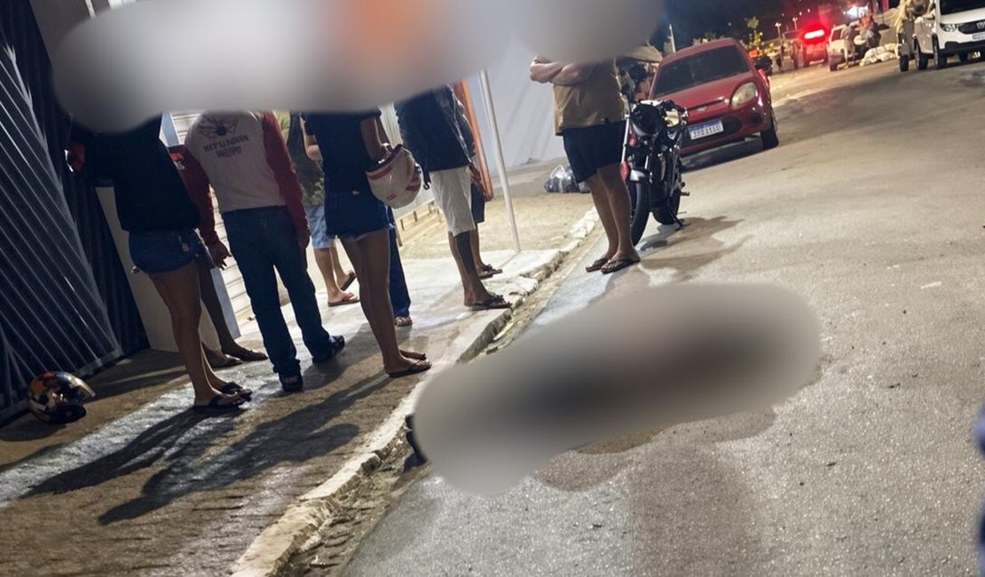 Homem esfaqueia dois durante discussão no Centro de Arapiraca e foge pela linha férrea