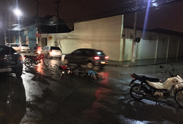 Condutor de moto perde controle de veículo e colide contra automóvel na Expedicionários