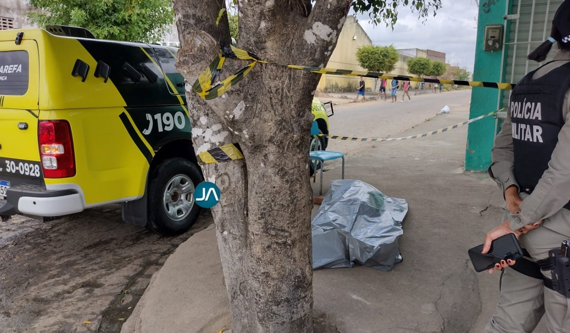 Homem sofre mal súbito e morre em via pública,  em Arapiraca