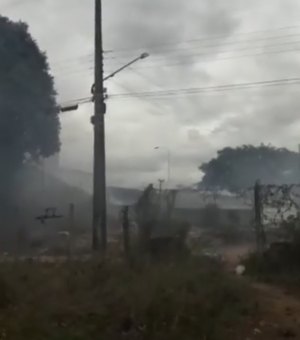 Vídeo. Arapiraquenses denunciam queimadas e descarte de lixo de funcionários de supermercado