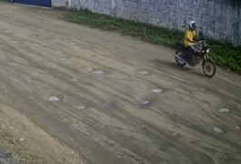 Vídeo: Professora reage a assalto após notar que ladrão não estava armado em Arapiraca