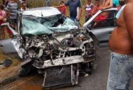 Vídeo: Acidente envolvendo dois carros deixa três vítimas na AL-210, em Atalaia