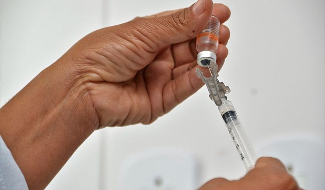 Arapiraca inicia vacinação contra a covid-19 de pessoas acima dos 34 anos