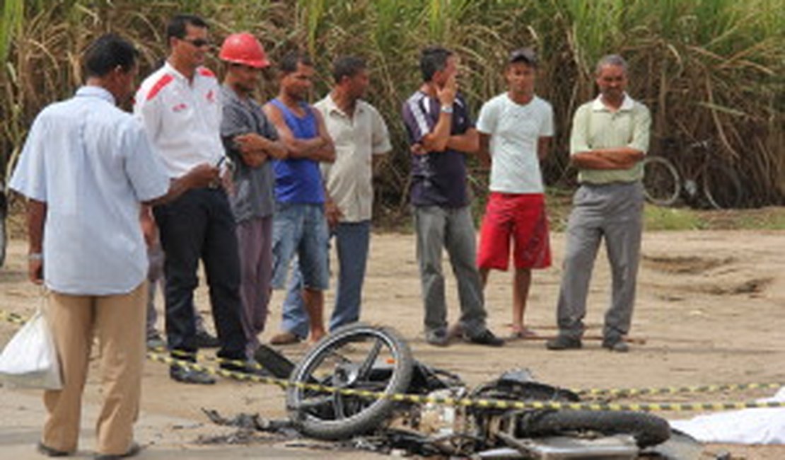 Motociclista morre ao ser atingido por uma carreta na AL-105 em Porto Calvo