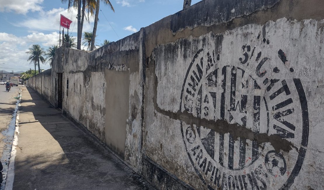 Integrantes de movimento ocupam área onde funcionava sede social do ASA de Arapiraca