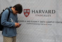 Governo dos EUA proíbe Harvard de matricular estudantes estrangeiros