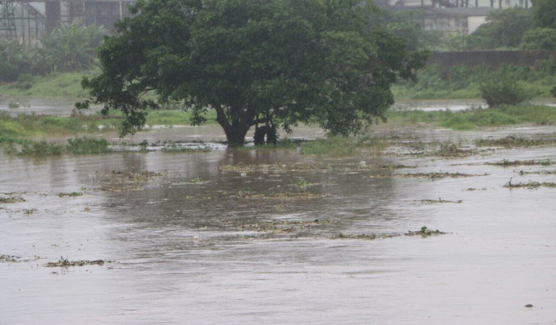 População fica em estado de alerta após Rio Jacuípe transbordar