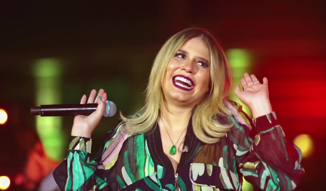 Marília Mendonça faz bolo fit e recebe elogio de Bruna Marquezine: “Lindo”