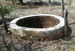 Criança de 3 anos cai dentro de cacimba em Arapiraca