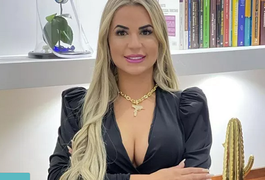 Influenciadora Deolane Bezerra é levada ao IML para exame de corpo de delito