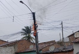Fiação de poste pega fogo e assusta moradores no bairro Primavera