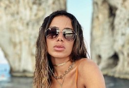 Anitta sobre se relacionar com mulheres: “Foi o que mais fiz nessas férias”