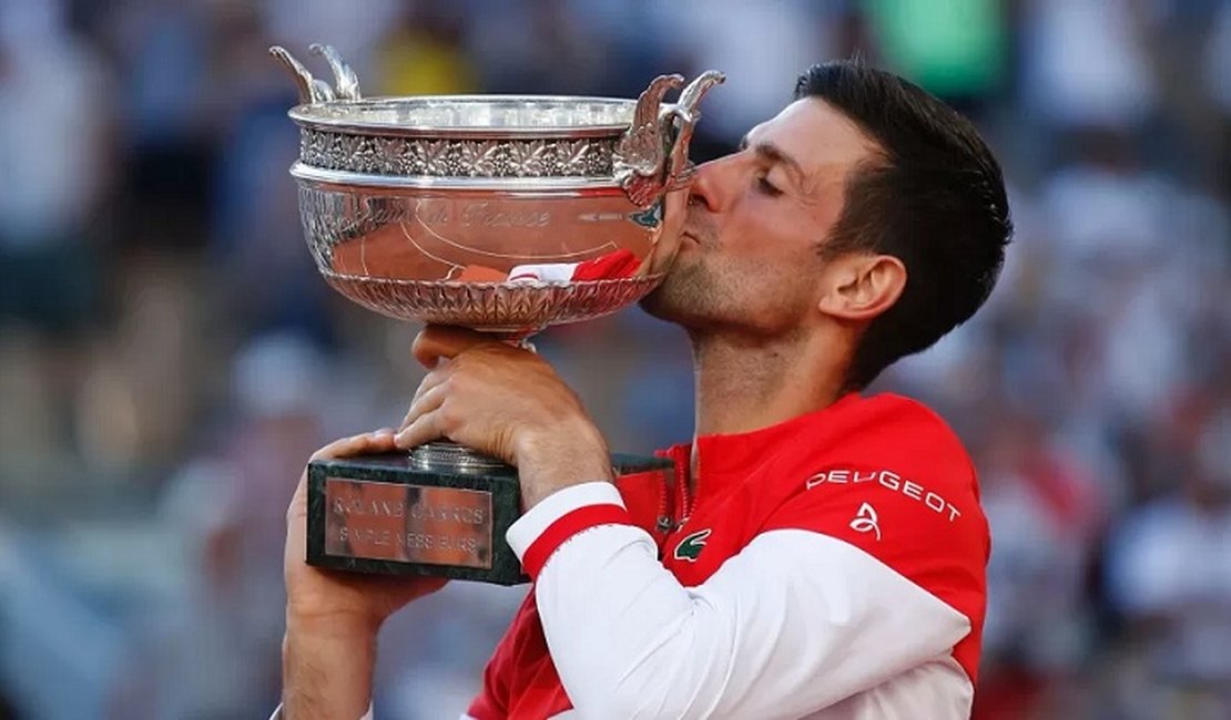 De virada e em 5 sets, Djokovic bate Tsitsipas e é bi em Roland Garros