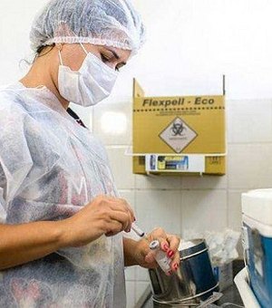Vacinação contra a Covid-19 com o imunizante da AstraZeneca é suspensa temporariamente em Maceió