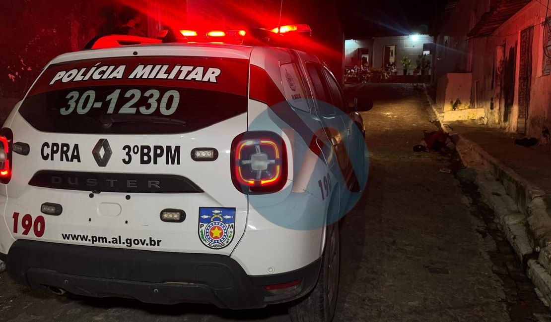 Ataque a tiros em frente a lavanderia deixa homem morto e outro ferido no Manoel Teles