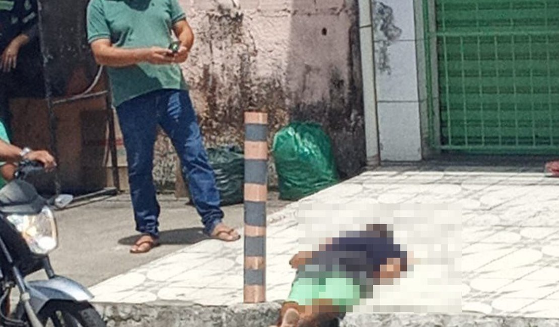 Jovem é assassinado com tiros na cabeça, na parte alta de Maceió