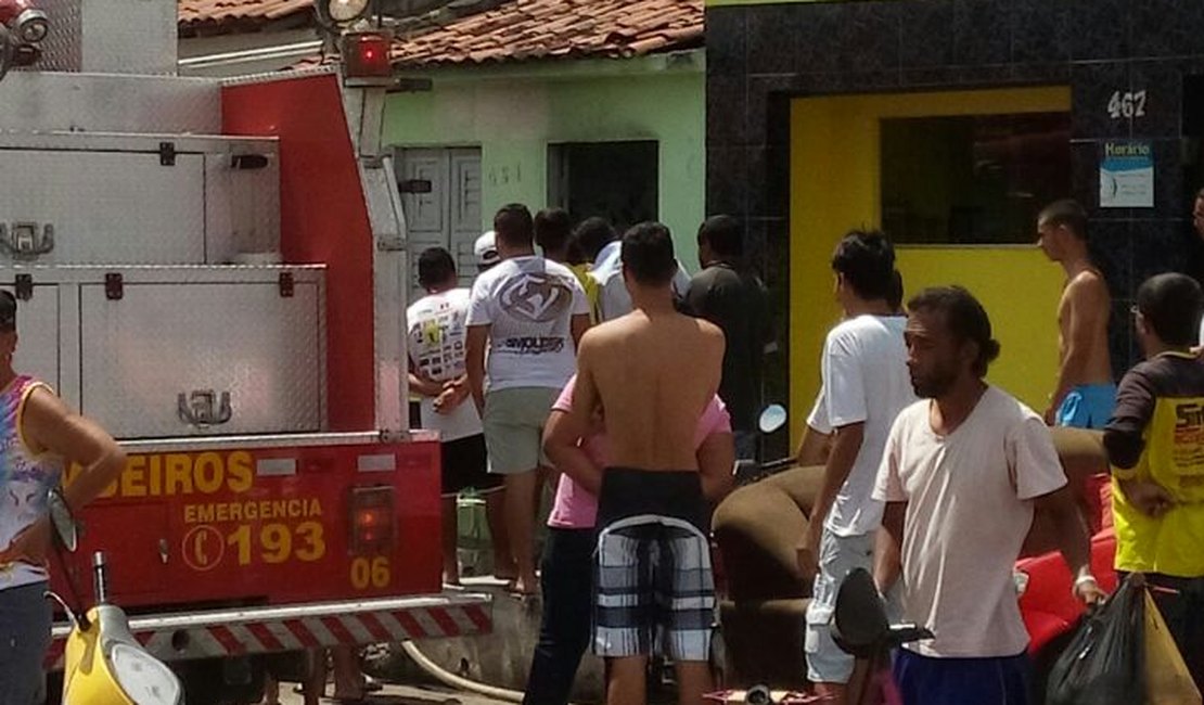 Princípio de incêndio em residência assusta moradores em Arapiraca