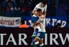 Bragantino perde para Nacional, amarga lanterna e é eliminado na Liberta