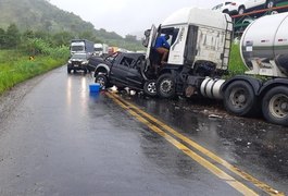 Acidente entre carro e caminhão deixa uma pessoa morta no interior alagoano