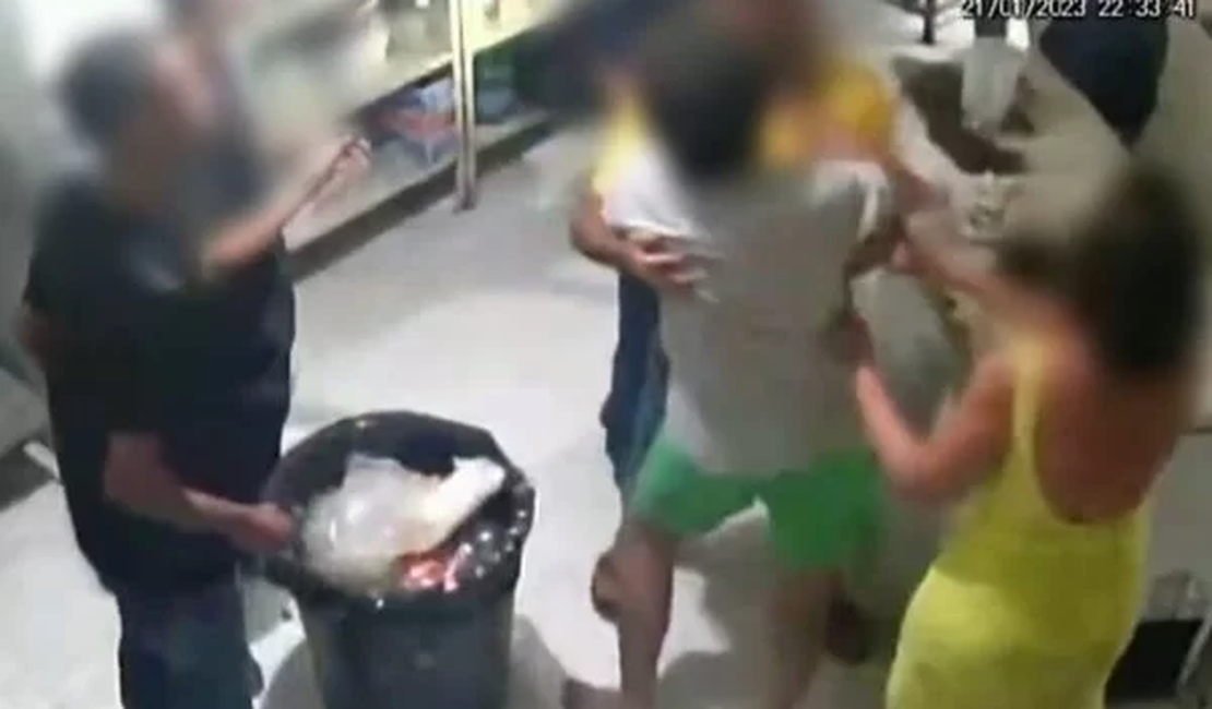 VÍDEO: Casal faz barraco em restaurante e agride funcionários por esfirras que estariam apimentadas demais