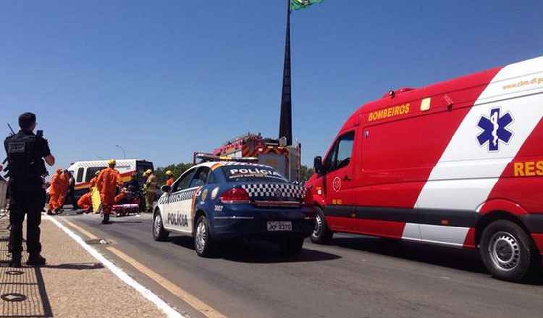 Homem ateia fogo ao próprio corpo em frente ao Palácio do Planalto
