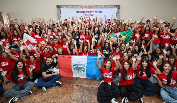 Governo de Alagoas entrega kits para estudantes intercambistas do Daqui pra o Mundo