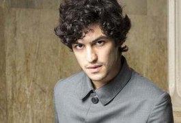 Gabriel Leone fala sobre tiroteio em gravações de supersérie: 'Um susto'