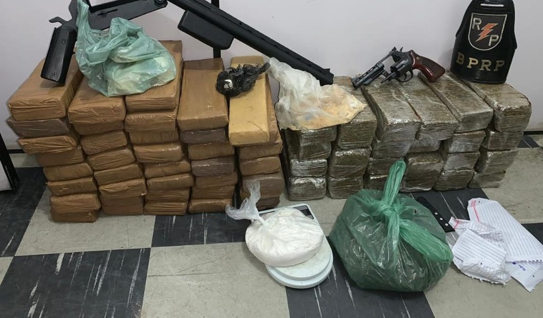 Operação prende jovem e apreende mais de 60 kg de drogas dentro de residência
