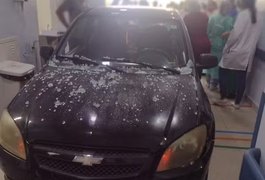 VÍDEO: Insatisfeita com demora no atendimento da irmã, mulher invade hospital com carro