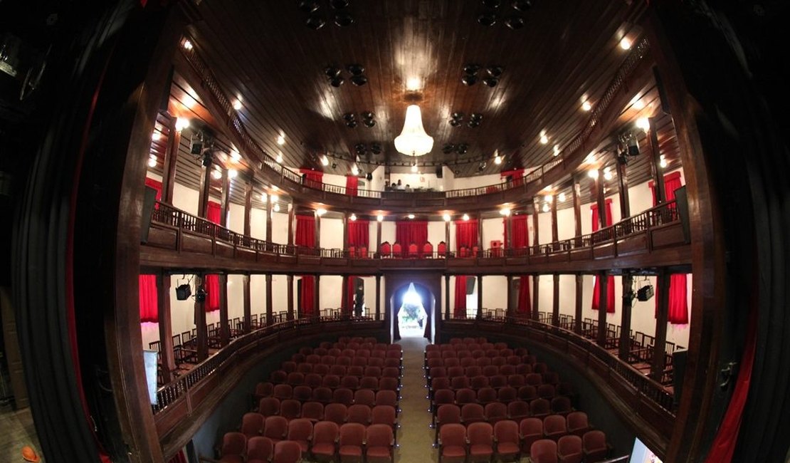 Theatro Sete de Setembro abre as portas para apresentação de stand up beneficente