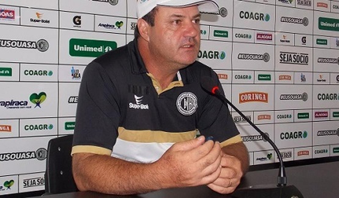 Em entrevista, Vica fala em time competitivo e utilização da base para o Alagoano